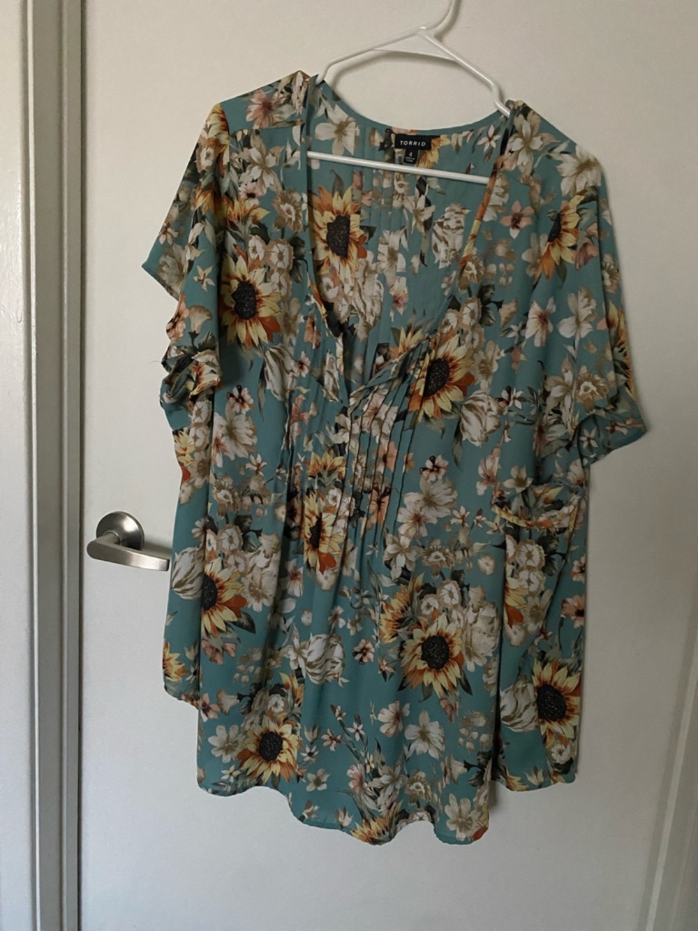 torrid Teal Floral Sunflower Pleated V‑Neck Tunic